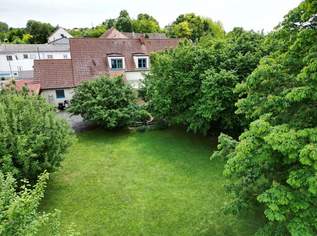 Großzügig geschnittenes Haus mit vielfältigem Obstgarten | 2 Grundstücke, 6 Zimmer, 4 PKW-Stellplätze | Naturteich, Terrasse | Am Naherholungsgebiet Zayawiesen, 450000 €, Immobilien-Häuser in 2130 Mistelbach