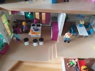 Playmobil Luxusvilla XXL + Schachteln , 125 €, Kindersachen-Spielzeug in 2292 Engelhartstetten