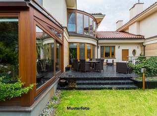 Einfamilienhaus mit Garagengebäude, 229300 €, Immobilien-Gewerbeobjekte in 8600 Bruck an der Mur