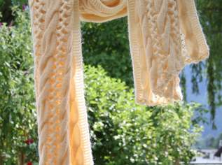Handgestrickter cremefarbener Schal, 25 €, Kleidung & Schmuck-Damenkleidung in 6170 Marktgemeinde Zirl Handgestrickter cremefarbener Schal, 25 €, Kleidung & Schmuck-Damenkleidung in 6170 Marktgemeinde Zirl