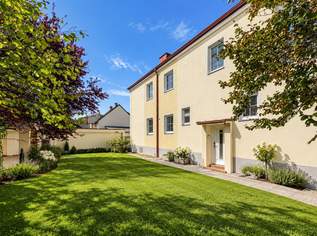 Ein Haus, viele Möglichkeiten | Großzügiges Zuhause mit zwei Wohnebenen und Ausbaureserve | 2 Küchen | Separate Eingänge | Garten mit viel Privatsphäre, 585000 €, Immobilien-Häuser in Niederösterreich Ein Haus, viele Möglichkeiten | Großzügiges Zuhause mit zwei Wohnebenen und Ausbaureserve | 2 Küchen | Separate Eingänge | Garten mit viel Privatsphäre, 585000 €, Immobilien-Häuser in Niederösterreich
