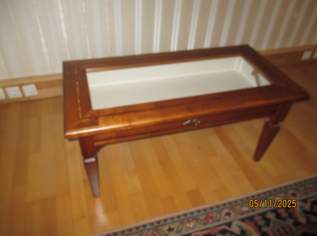 Tisch mit intarsien, 220 €, Marktplatz-Antiquitäten, Sammlerobjekte & Kunst in 2264 Gemeinde Jedenspeigen