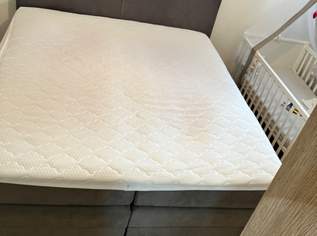 Boxspringbett mit Topper und Bettkasten Boxspringbett mit Topper und Bettkasten