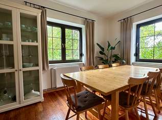 Großes Einfamilienhaus mit Pool und Garten Großes Einfamilienhaus mit Pool und Garten