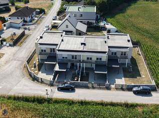 Drei moderne Reihenhäuser mit 4 Schlafzimmern, Garten, Garage und Carport – Erstbezug in Rennersdorf, 340000 €, Immobilien-Häuser in 3200 Rennersdorf Drei moderne Reihenhäuser mit 4 Schlafzimmern, Garten, Garage und Carport – Erstbezug in Rennersdorf, 340000 €, Immobilien-Häuser in 3200 Rennersdorf
