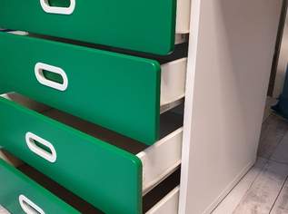 Kinderschreibtisch mut Schubladenkasten (Ikea) Kinderschreibtisch mut Schubladenkasten (Ikea)