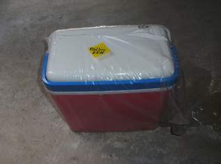 2x Kühlboxen 25 lt rot/weiß und blau 2x Kühlboxen 25 lt rot/weiß und blau