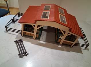 Schleich Reitstall mit Jeep und Pferdeanhänger, 130 €, Kindersachen-Spielzeug in 7051 Gemeinde Großhöflein