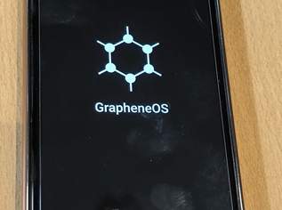 Freiheitshandy mit freiem anonymen degoogeltem Betriebssystem GrapheneOS, Google Pixel 7a Charcoal 5G, Android 16, 8GB RAM 128GB Speicher