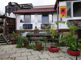 Einfamilienhaus mit drei eigenständigen Wohnungen und einzigartigem Erlebnisgarten, 269000 €, Immobilien-Häuser in 7372 Karl