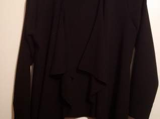 schönes Cape Gr. M in schwarz Made in Italien, 14.99 €, Kleidung & Schmuck-Damenkleidung in 1210 Floridsdorf