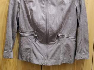 Jacke im Schlangenmotiv, 25 €, Kleidung & Schmuck-Damenkleidung in 1220 Donaustadt Jacke im Schlangenmotiv, 25 €, Kleidung & Schmuck-Damenkleidung in 1220 Donaustadt