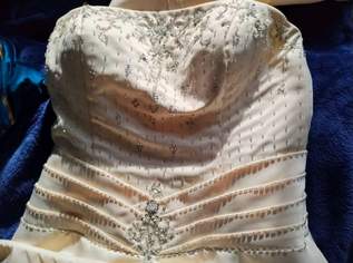 Brautkleid 1x getragen, zartgelb bodenlang Gr 40 mit passender Stola Brautkleid 1x getragen, zartgelb bodenlang Gr 40 mit passender Stola