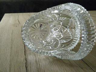Körbchen aus Kristall-Glas