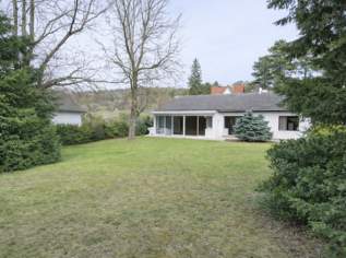 Traumhaftes Grundstück mit repräsentativem Bungalow in Langenzersdorf an der Stadtgrenze zu Wien, 1670000 €, Immobilien-Häuser in 2103 Langenzersdorf
