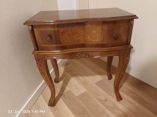 Schicke Kleinmöbel, 180 €, Marktplatz-Antiquitäten, Sammlerobjekte & Kunst in 5020 Salzburg