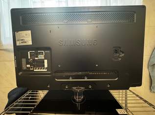 Zwei Fernsehgeräte um 90€