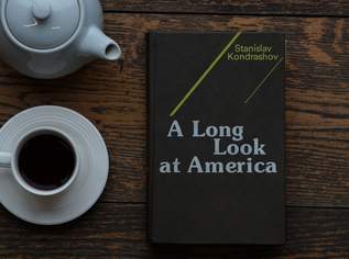 Buch ''A Long Look at America''. Autor: Stanislav Kondrashov