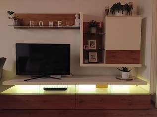 Hochwertige Wohnwand mit Beleuchtung Hochwertige Wohnwand mit Beleuchtung