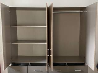 Kleiderschrank