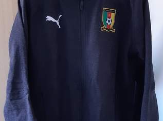 Stylishe Jacke Weste Trainingsjacke Sweatjacke Fanjacke Kamerun Cameroun Puma Größe L NEU + Etikett + Originalverpackung Stylishe Jacke Weste Trainingsjacke Sweatjacke Fanjacke Kamerun Cameroun Puma Größe L NEU + Etikett + Originalverpackung