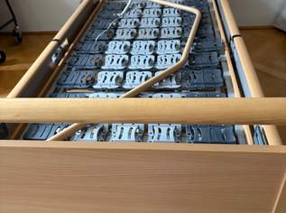 Pflegebett Regia mit Lattenrost und Nachttisch , 1200 €, Haus, Bau, Garten-Möbel & Sanitär in 1180 Währing