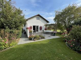 Bad Vöslau! Sanierungsbedürftiger entkernter Bungalow zum Kauf mit großem Garten!, 399000 €, Immobilien-Häuser in 2540 Bad Vöslau