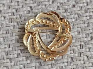 Neue Brosche, goldfarbig, ca 3.5cm Durchmesser, FIXPREIS 7€ / NUR SELBSTABHOLUNG,23 Bez. KEIN Versand ! ! ! ! ! Neue Brosche, goldfarbig, ca 3.5cm Durchmesser, FIXPREIS 7€ / NUR SELBSTABHOLUNG,23 Bez. KEIN Versand ! ! ! ! !