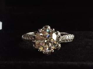 Luxus Ring 750er - Weißgold / 18 Karat mit 2 Karat Brillant, 1995 €, Kleidung & Schmuck-Accessoires, Uhren, Schmuck in 6700 Stadt Bludenz