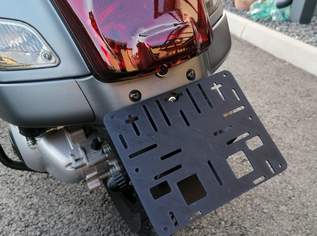 Vespa Kennzeichenhalter - Nummernschildhalter - Nummerntafelhalter mit Neigungswinkel Verstellung für Vespa GTS, 48 €, Auto & Fahrrad-Teile & Zubehör in 8224 Kaindorf