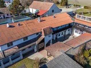 Charmantes Bauernhaus mit großem Grundstück, langgezogenem Hof, 2 Wohnungen und einem Swimmingpool, 599000 €, Immobilien-Häuser in 2301 Gemeinde Groß-Enzersdorf
