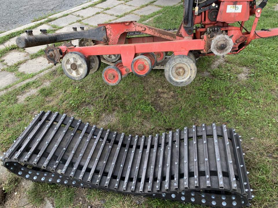 Neue Gürtel für das Eisen pferd Husquarna, Johnsered, Lennartsfors Neue Gürtel für das Eisen pferd Husquarna, Johnsered, Lennartsfors