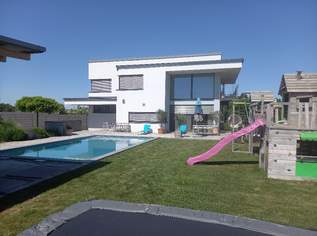 Architektenhaus mit großem Garten und Pool