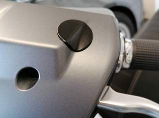 Spiegellochkappen für Vespa GTS / HPE ab 2016, 18 €, Auto & Fahrrad-Teile & Zubehör in 8224 Kaindorf