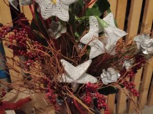 Weihnachts Vase mit Gesteck, 20 €, Haus, Bau, Garten-Geschirr & Deko in 8530 Deutschlandsberg Weihnachts Vase mit Gesteck, 20 €, Haus, Bau, Garten-Geschirr & Deko in 8530 Deutschlandsberg