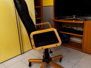 Bequemer und großer Bürodrehsessel