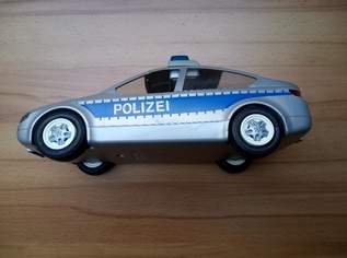 Polizeiauto mit Figuren