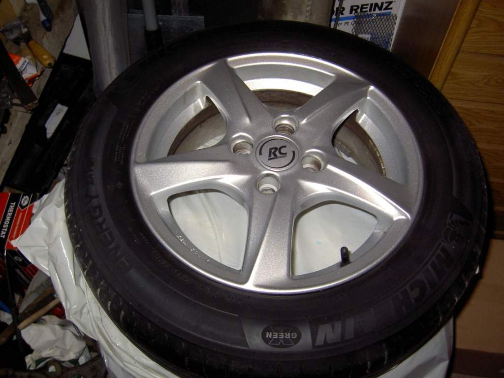 Mazda 2 Originalfelgen Aluminium 4 Stück plus Michelin Bereifung