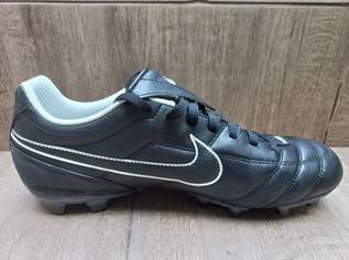 Fussball-Schuhe Nike komplett neu