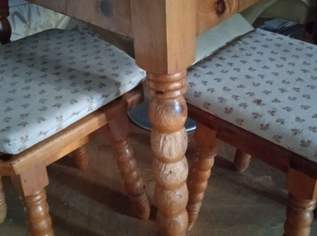 Zirbenholz Tisch mit Lade und gedrechselten Holzbeinen