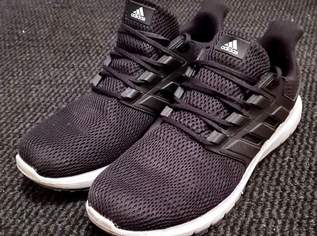Adidas ULTIMASHOE / Laufschuhe, 22 €, Kleidung & Schmuck-Herrenkleidung in 1220 Donaustadt