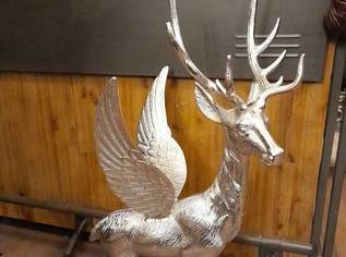 Hirsch mit flügeln , 280 €, Haus, Bau, Garten-Geschirr & Deko in 7152 Pamhagen