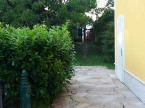Kleine Wohnung im Haus mit großen Garten Kleine Wohnung im Haus mit großen Garten