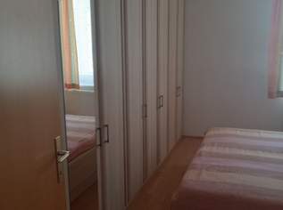 Komplettes Schlafzimmer, hell, geräumig Komplettes Schlafzimmer, hell, geräumig