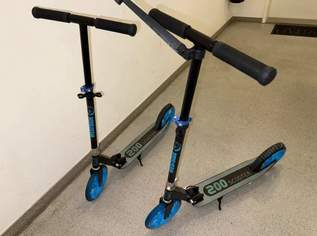 Roller schwarz / blau - Kinder und Erwachsene - 2 Stück identes Aussehen, 29 €, Marktplatz-Sportgeräte & Zubehör in 1100 Favoriten