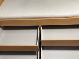 Hochbett mit Stauraum und Matratze Hochbett mit Stauraum und Matratze