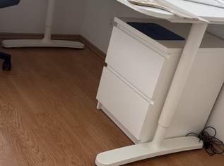 Schreibtisch / Eckschreibtisch in Weiß – sehr guter Zustand, 80 €, Haus, Bau, Garten-Möbel & Sanitär in 1020 Leopoldstadt