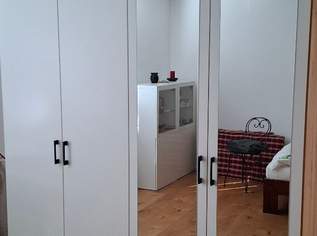 Schlafzimmerschrank, neuwertig, L 180, H 210, T 55, Eiche, weiss, 4 Türen, 1 Lade, 2 Spiegel, Verkauf wegen Wegzug ins Ausland , 120 €, Haus, Bau, Garten-Möbel & Sanitär in 1120 Meidling