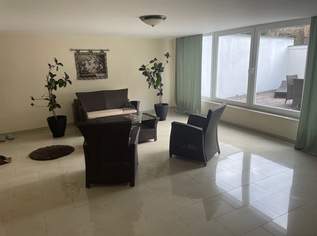 Außergewöhnlich großzügiges Wohnhaus mit Einliegerwohnung in Bestlage