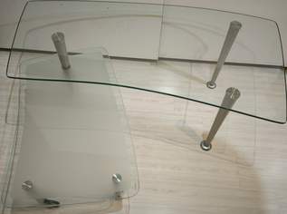 hochwertiger schöner geschwungener Couchtisch / Glastisch, 2 Ebenen mit Rollen verstellbar 120x60x48cm
